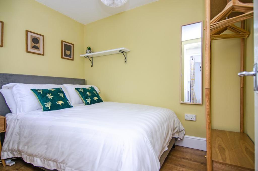 Cosy Lichfield Apartment Exterior photo