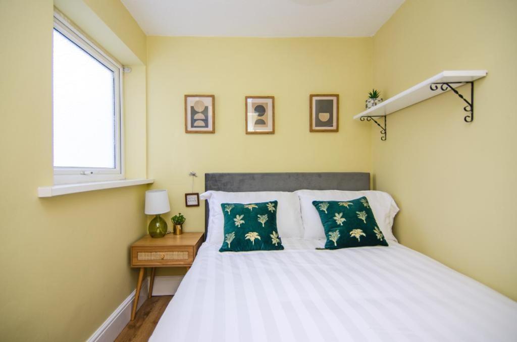 Cosy Lichfield Apartment Exterior photo